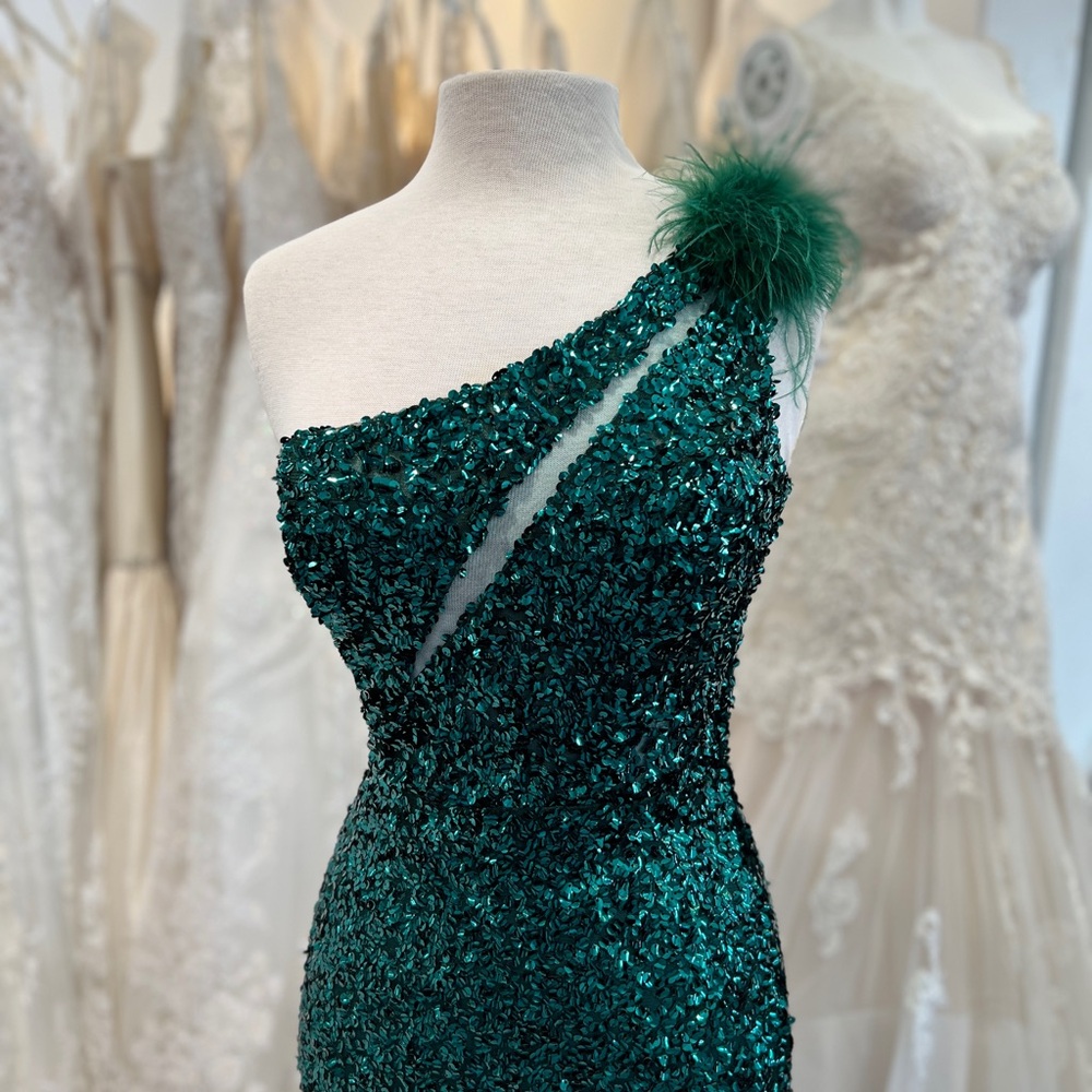 Elegant Green Sequin One-Shoulder Dress